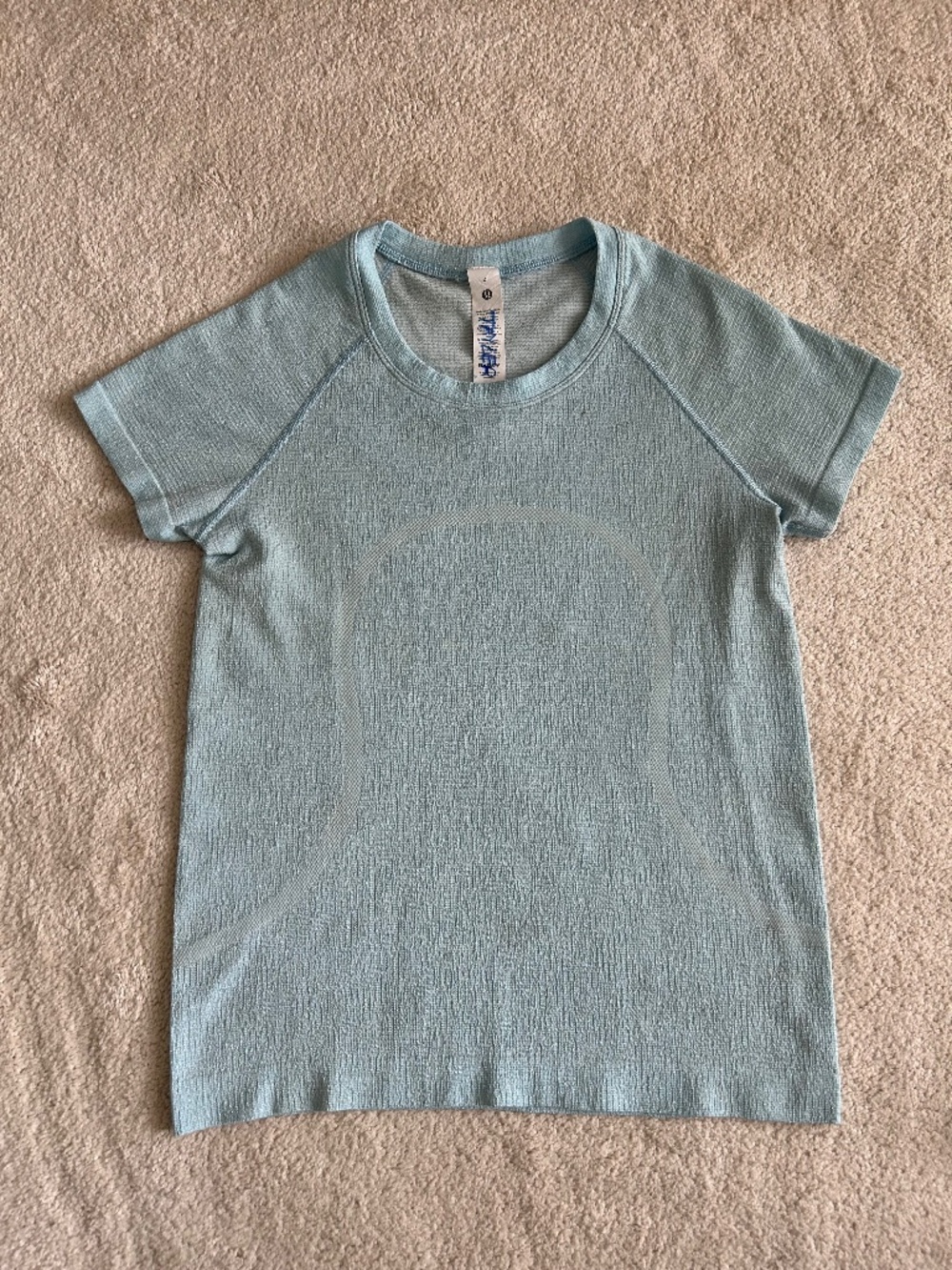 Lululemon size 4 Swiftly shimmer tee